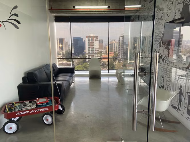 ESPECTACULAR Y MODERNA OFICINA EN VENTA ZONA 10, DESIGN CENTER