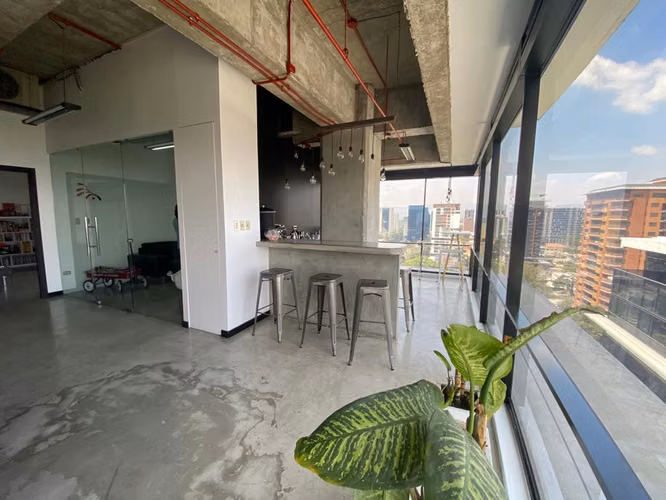 ESPECTACULAR Y MODERNA OFICINA EN VENTA ZONA 10, DESIGN CENTER