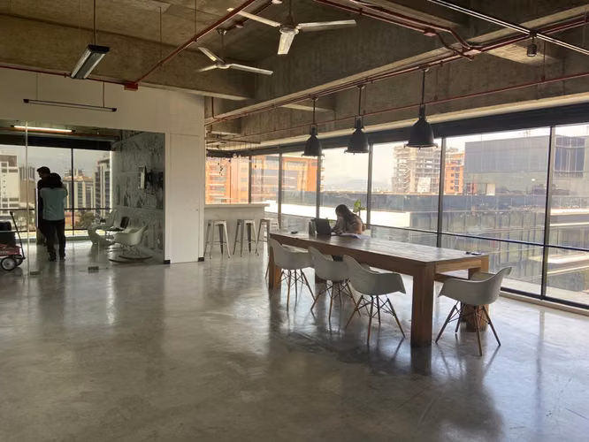 ESPECTACULAR Y MODERNA OFICINA EN VENTA ZONA 10, DESIGN CENTER
