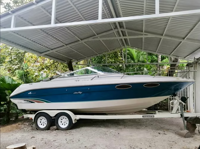 Oportunidad Única! Sea Ray 230 Overnighter Signature (1996)