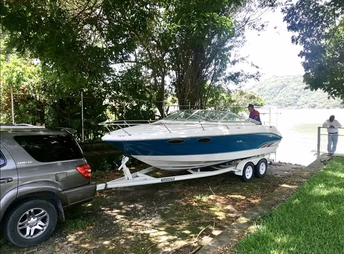 Oportunidad Única! Sea Ray 230 Overnighter Signature (1996)