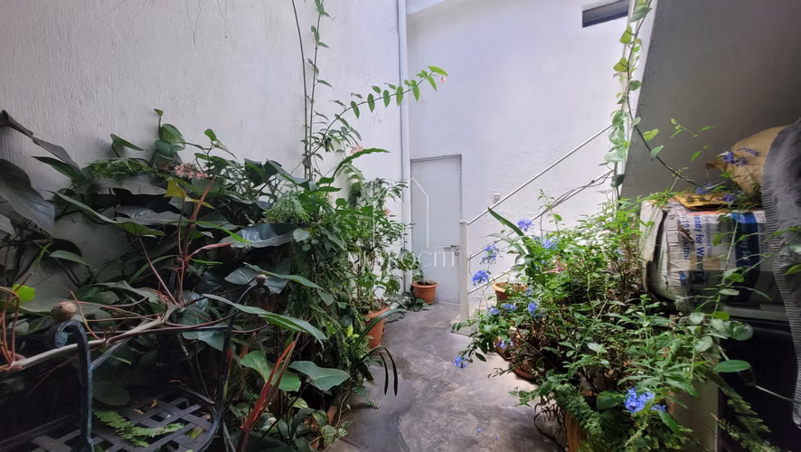 Se vende casa de esquina  con 3 apartamentos en zona 1 