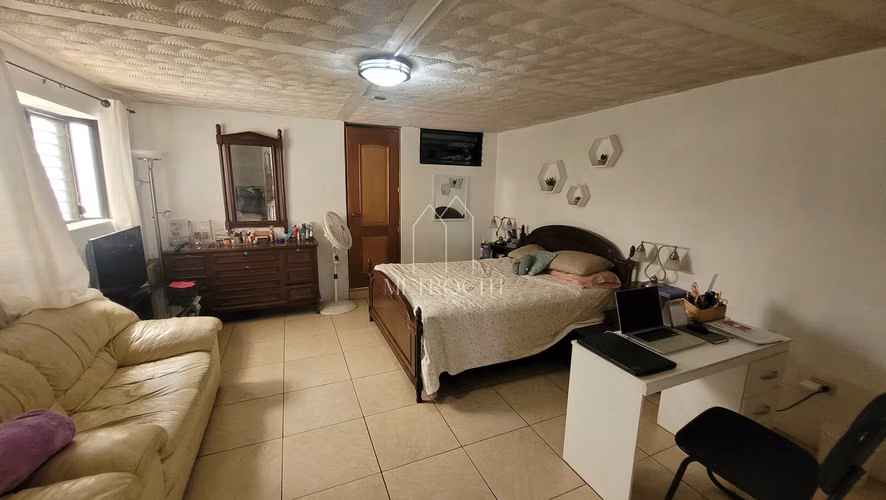 Se vende casa de esquina  con 3 apartamentos en zona 1 