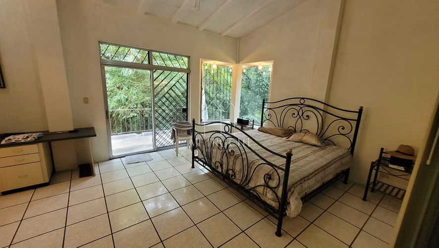 Se vende casa dentro de condominio con amplio terreno en escuintla direccion a Puerto Quetzal 