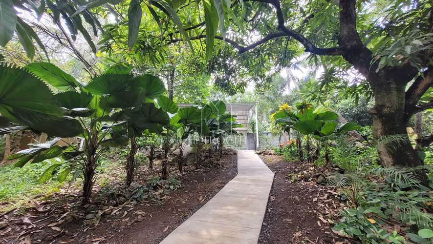 Se vende casa dentro de condominio con amplio terreno en escuintla direccion a Puerto Quetzal 