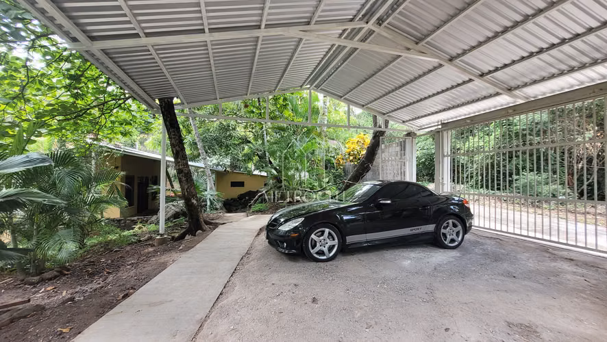 Se vende casa dentro de condominio con amplio terreno en escuintla direccion a Puerto Quetzal 