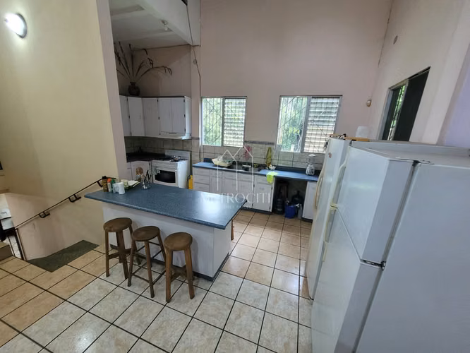 Se vende casa dentro de condominio con amplio terreno en escuintla direccion a Puerto Quetzal 