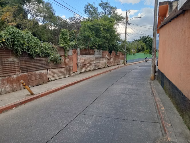 ¡Terreno Plano de 1,306 m² en Zona 21, Loma Blanca!