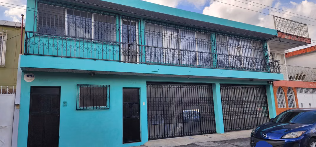 ¡Propiedad Comercial en Zona 17 con Renta de Q.11,000 Mensuales!
