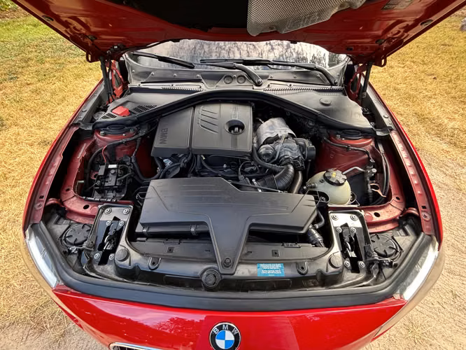Vendo BMW rojo 