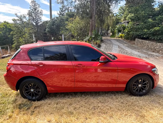 Vendo BMW rojo 