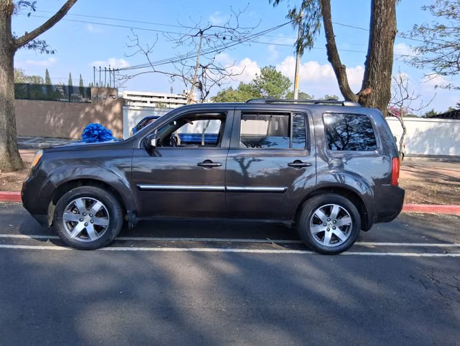 HONDA PILOT TOURING  4X4 VERSION DE LUJO RECIEN IMPORTADA