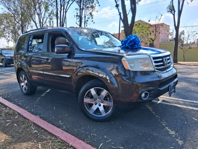 HONDA PILOT TOURING  4X4 VERSION DE LUJO RECIEN IMPORTADA