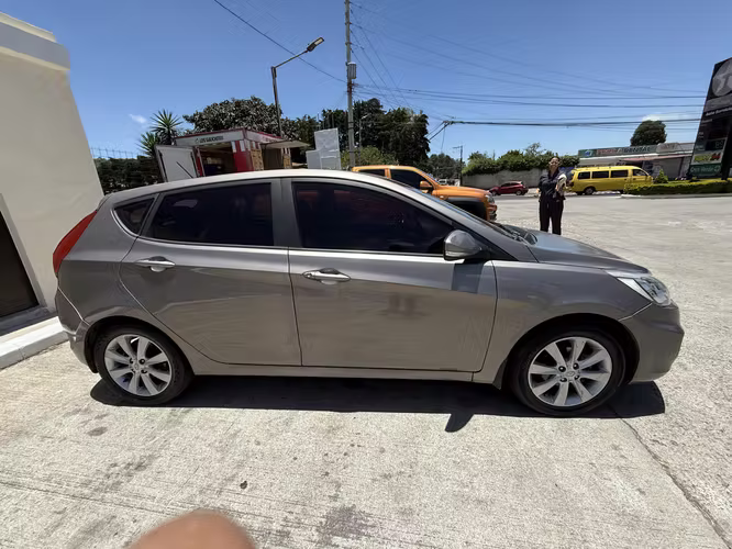 Vendo Hyundai Accent modelo 2018 de agencia 