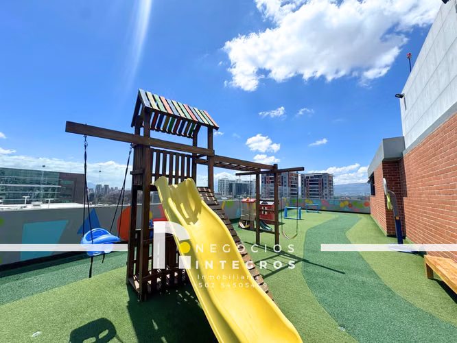 VENDO APARTAMENTO CON GRAN TERRAZA Y 5 PARQUEOS EN ZONA 10