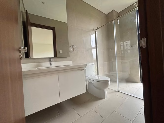 APARTAMENTO EN RENTA/VENTA CON AC| 280MT2 | 3PARQUEOS Y BODEGA | ZONA 15 VH2