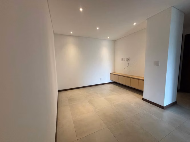APARTAMENTO EN RENTA/VENTA CON AC| 280MT2 | 3PARQUEOS Y BODEGA | ZONA 15 VH2