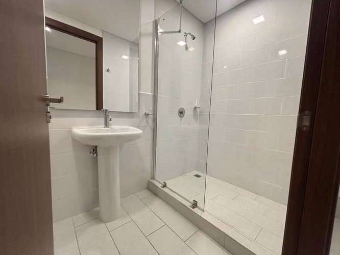 APARTAMENTO EN RENTA/VENTA CON AC| 280MT2 | 3PARQUEOS Y BODEGA | ZONA 15 VH2