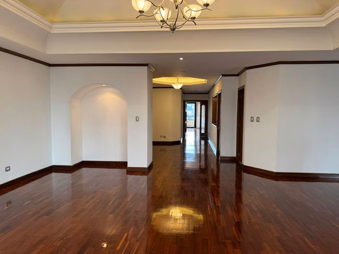 APARTAMENTO EN VENTA EN ZONA 10 | 4HAB + ESTUDIO + SALA FAMILIAR + 4 PARQ | 495MT2