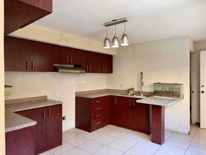 CASA EN VENTA EN VILLA NUEVA, JARDINES DE VERONA, CIUDAD SANTA CLAA