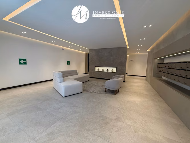 Apartamento en Venta de 3 Dormitorios en zona 16