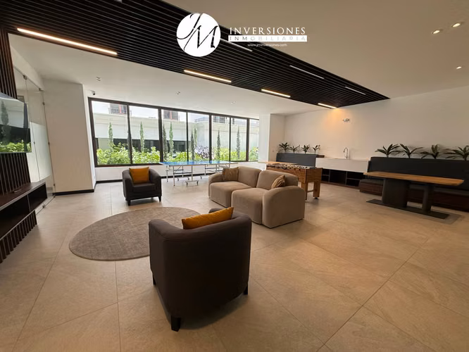 Apartamento en Venta de 3 Dormitorios en zona 16