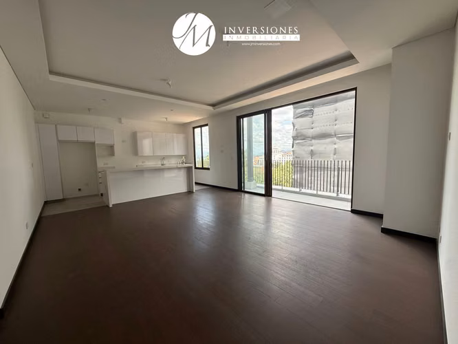 Apartamento en Venta de 3 Dormitorios en zona 16