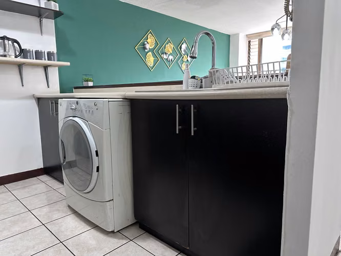 RENTO APARTAMENTO AMUEBLADO EN RENTA EN ZONA 10 CERCA A LA REFORMA