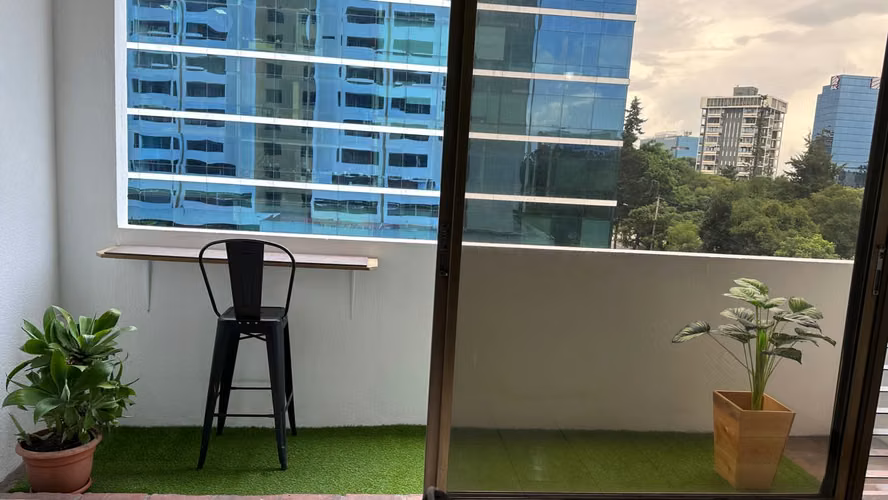 RENTO APARTAMENTO AMUEBLADO EN RENTA EN ZONA 10 CERCA A LA REFORMA