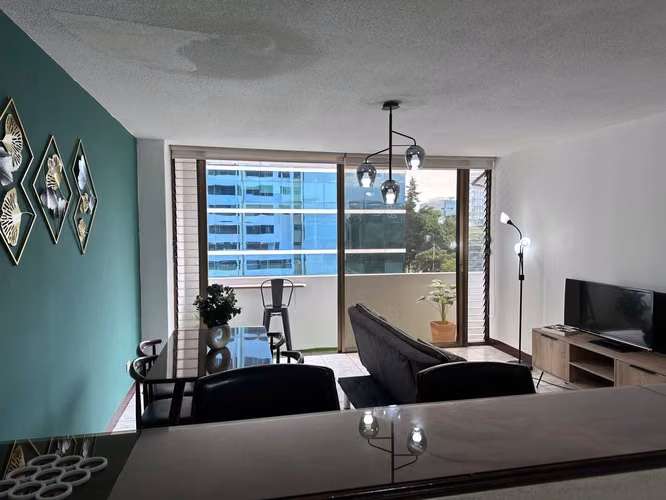 RENTO APARTAMENTO AMUEBLADO EN RENTA EN ZONA 10 CERCA A LA REFORMA