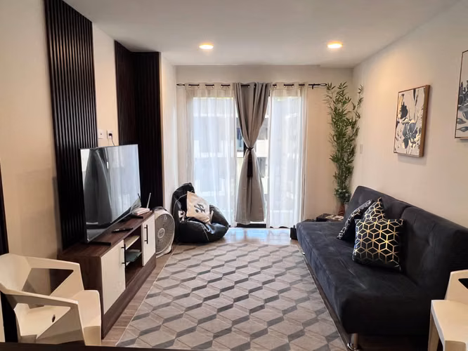 APARTAMENTO EN RENTA AMUEBLADO SOBRE AV LAS AMERICAS PARQUE 14 ZONA 14