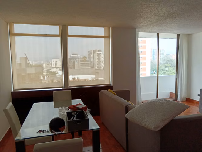 RENTO APARTAMENTO AMUEBLADO SOBRE AVENIDA REFORMA ZONA 10