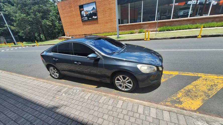 VEHICULO VOLVO s-60 T4, DE AGÊNCIA, UN SOLO DUEÑO, EN PERFECTO ESTADO DE FUNCIONAMIENTO, 