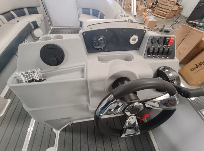 Pontón Náutika de Lujo con Motor Mercury 150 HP y Tráiler Continental