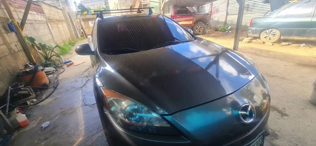 Tiluto a mi nombre  carro precio negociable  busco un automatico 