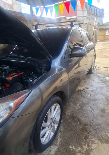 Tiluto a mi nombre  carro precio negociable  busco un automatico 
