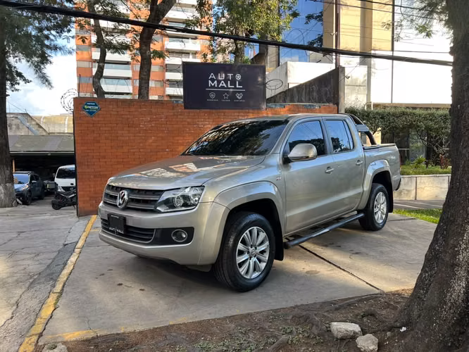 Pick up Volkswagen Amarok mecánico 2013 de agencia 