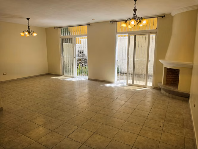 LINDA CASA EN RENTA EN CONDOMINIO ENTRE ENCINOS KM 25.5 CARRETERA A SAN LUCAS