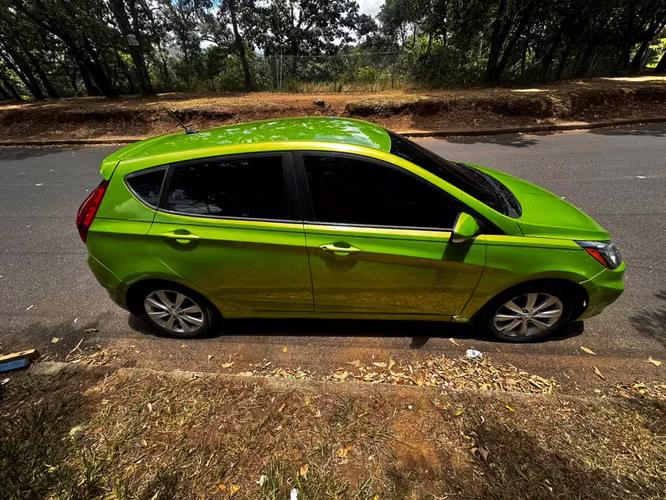 Hyundai Accent | 2013 | Automático