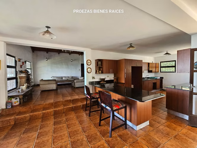 Casa en venta con vista al lago de amatitlan!