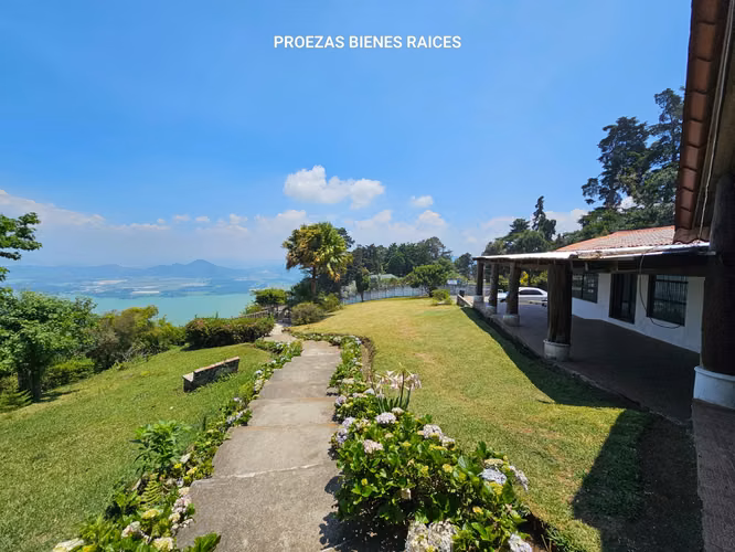 Casa en venta con vista al lago de amatitlan!