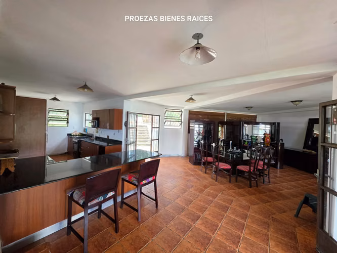 Casa en venta con vista al lago de amatitlan!