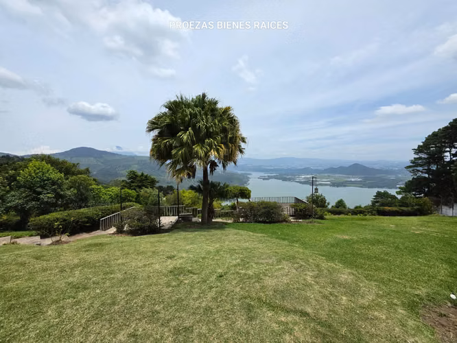 Casa en venta con vista al lago de amatitlan!