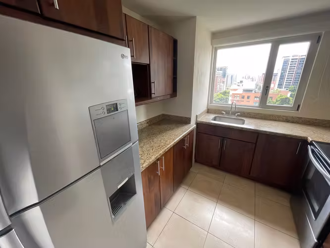 Rento apartamento de 3 dormitorios en Zona 14 CERCA DE EUROPLAZA