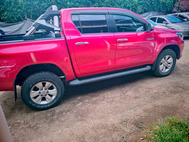 Pick up Toyota Hilux SRV mecánico 4x4 2018 de agencia un dueño poco kilometraje servicios agencia 