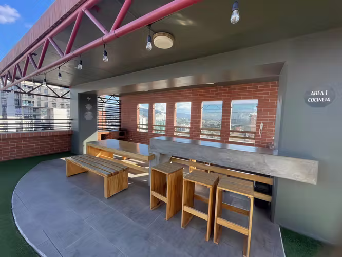 Rento apartamento en Zona 10 EDIFICIO MODERNO CON ROOFTOP