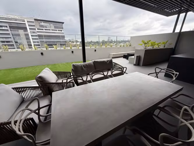 Rento apartamento en Zona 15 EDIFICIO SPAZIO, PISCINA, GYM, ROOFTOP