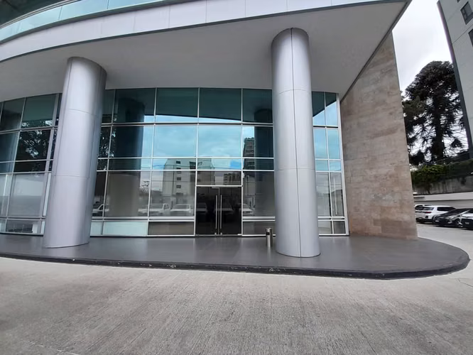 LOCAL EN VENTA DENTRO DE EDIFICIO, ZONA 15/MUNDO INMOBILIARIO