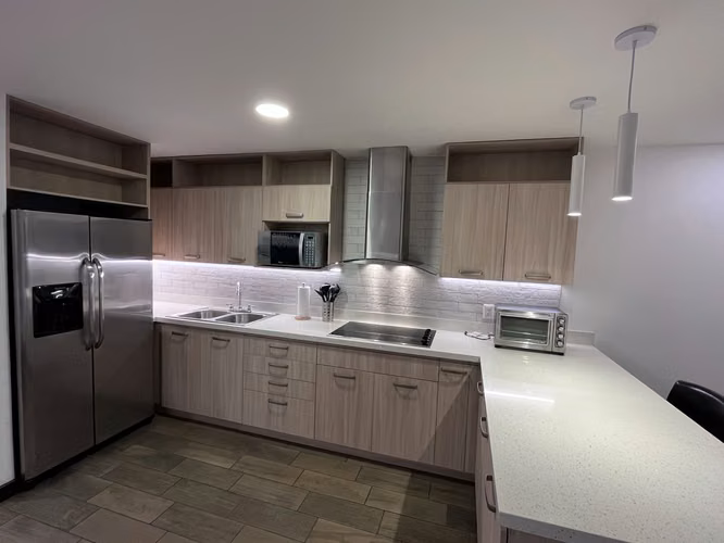 APARTAMENTO AMUEBLADO EN RENTA EN ZONA 10, EDIFICIO VERONA 