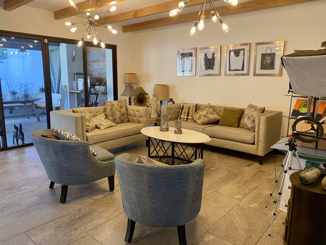 VENDO CASA CON AMPLIO TERRENO EN EXCLUSIVA COLONIA, zona 11